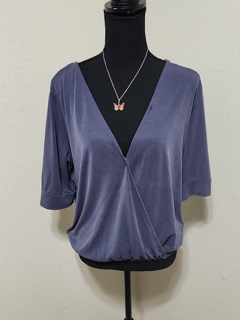 red by BKE Dolman Faux Wrap Top Size Medium Blue / Slate Gray Great Condition